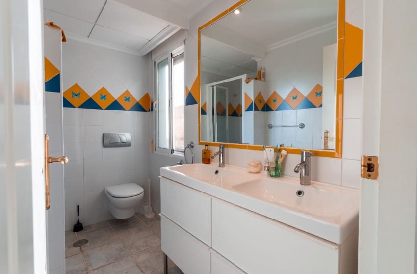 3 bedroom Villa for sale in Busot with pool - € 595,000 (Ref: 9676502)