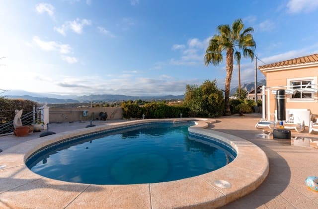 3 bedroom Villa for sale in Busot with pool - € 595,000 (Ref: 9676502)