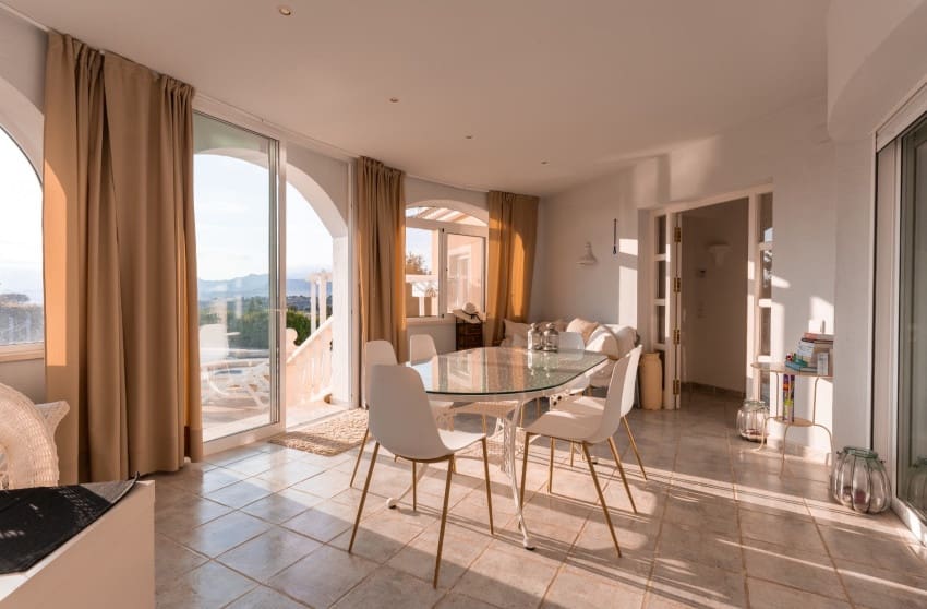 3 bedroom Villa for sale in Busot with pool - € 595,000 (Ref: 9676502)