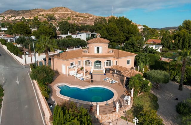 3 bedroom Villa for sale in Busot with pool - € 595,000 (Ref: 9676502)