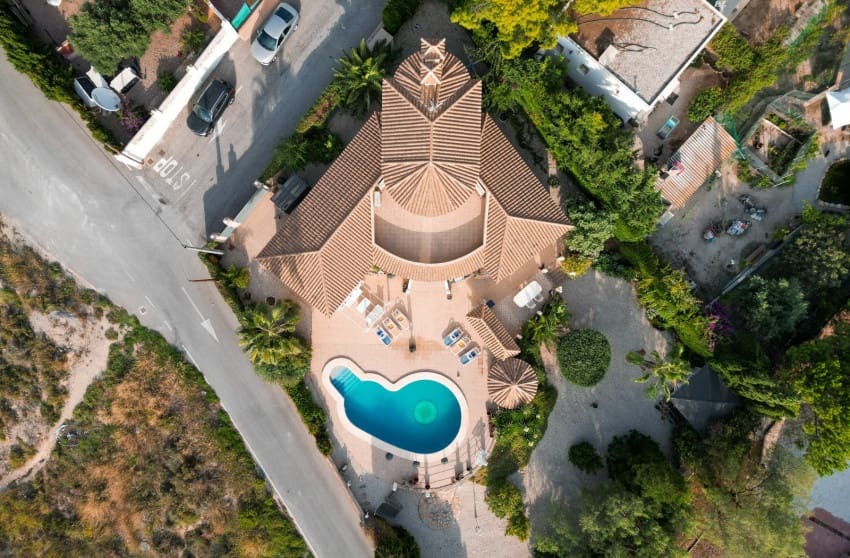 3 bedroom Villa for sale in Busot with pool - € 595,000 (Ref: 9676502)