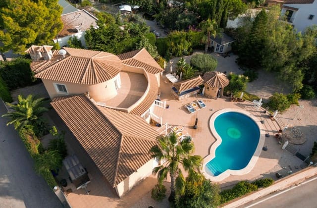 3 bedroom Villa for sale in Busot with pool - € 595,000 (Ref: 9676502)
