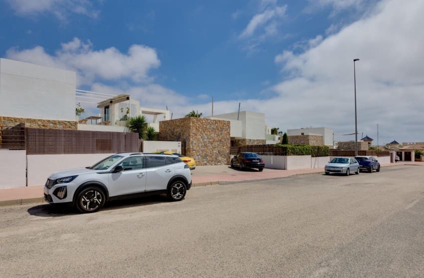 2 slaapkamer Huis te koop in Orihuela Costa met zwembad - € 349.000 (Ref: 9700281)