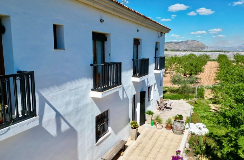 Chalet de 7 habitaciones en Hondón de las Nieves en venta con piscina - 725.000 € (Ref: 9700282)