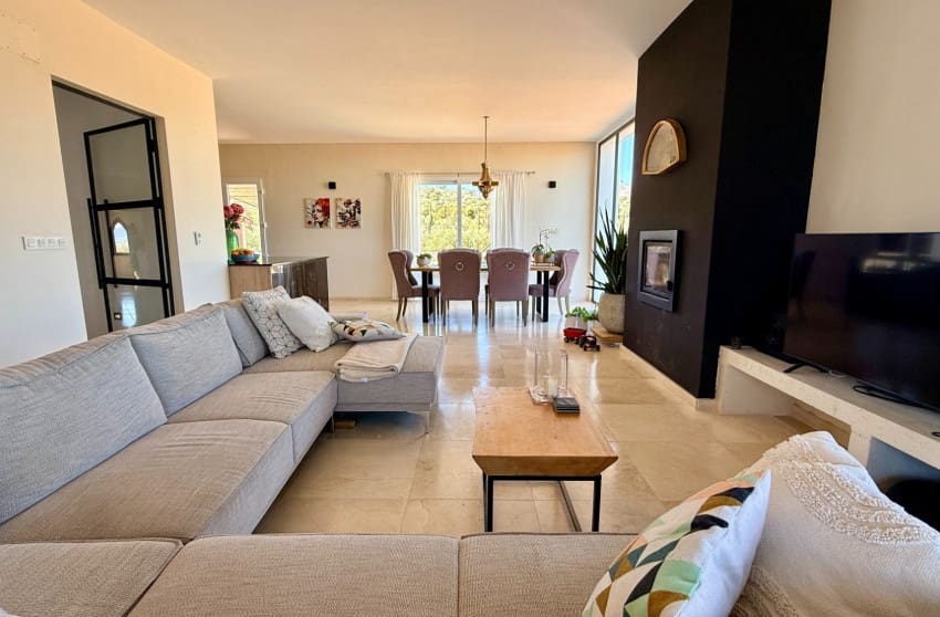 Chalet de 7 habitaciones en Hondón de las Nieves en venta con piscina - 725.000 € (Ref: 9700282)