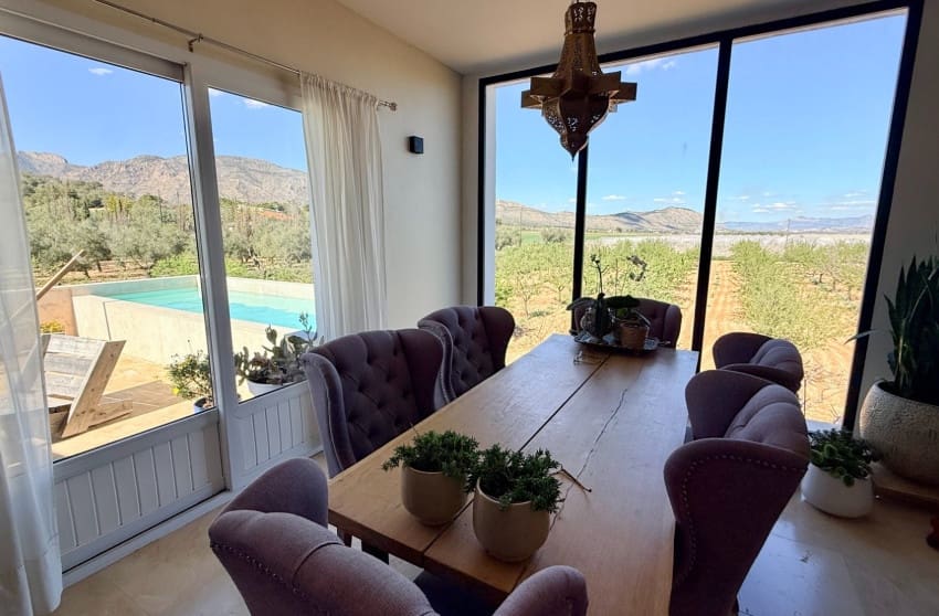 Chalet de 7 habitaciones en Hondón de las Nieves en venta con piscina - 725.000 € (Ref: 9700282)