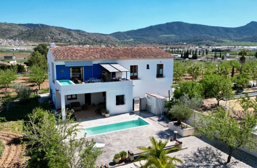 Chalet de 7 habitaciones en Hondón de las Nieves en venta con piscina - 725.000 € (Ref: 9700282)