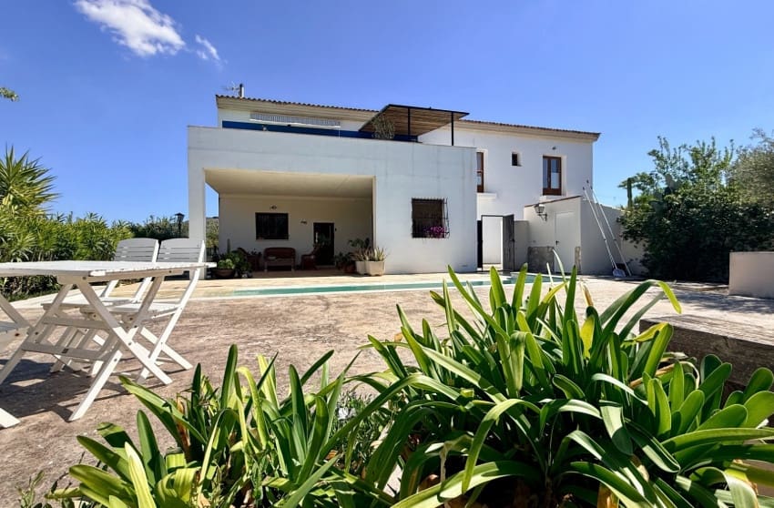 Chalet de 7 habitaciones en Hondón de las Nieves en venta con piscina - 725.000 € (Ref: 9700282)