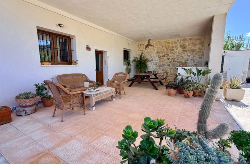 Chalet de 7 habitaciones en Hondón de las Nieves en venta con piscina - 725.000 € (Ref: 9700282)