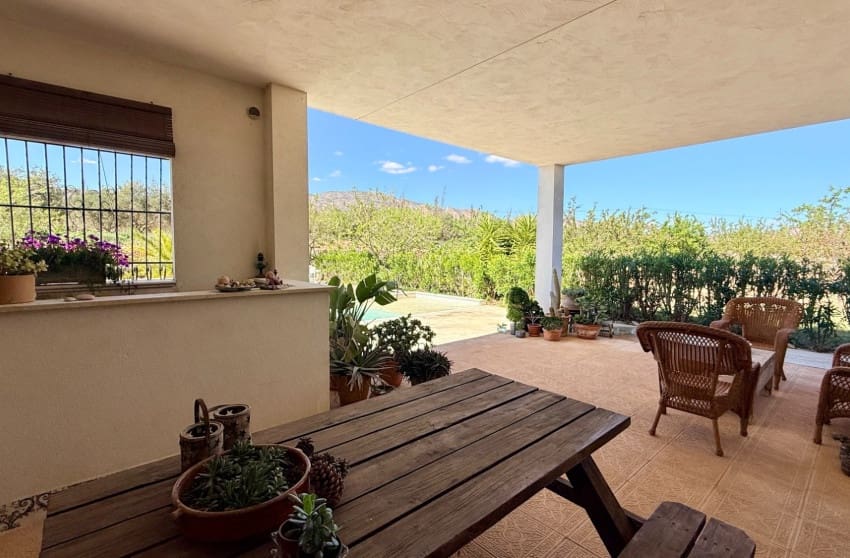 Chalet de 7 habitaciones en Hondón de las Nieves en venta con piscina - 725.000 € (Ref: 9700282)