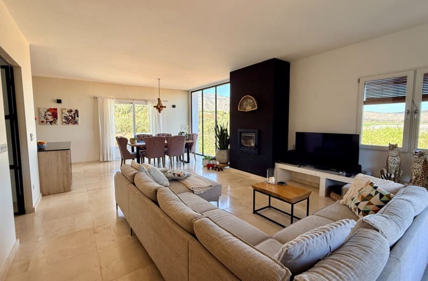 Chalet de 7 habitaciones en Hondón de las Nieves en venta con piscina - 725.000 € (Ref: 9700282)