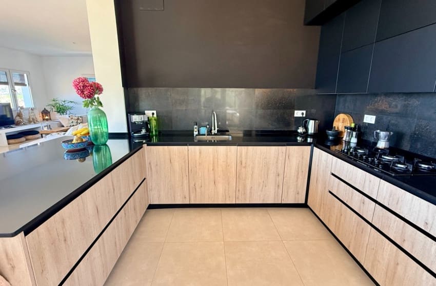 Chalet de 7 habitaciones en Hondón de las Nieves en venta con piscina - 725.000 € (Ref: 9700282)