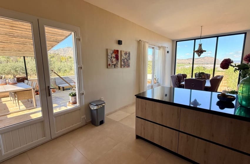 Chalet de 7 habitaciones en Hondón de las Nieves en venta con piscina - 725.000 € (Ref: 9700282)