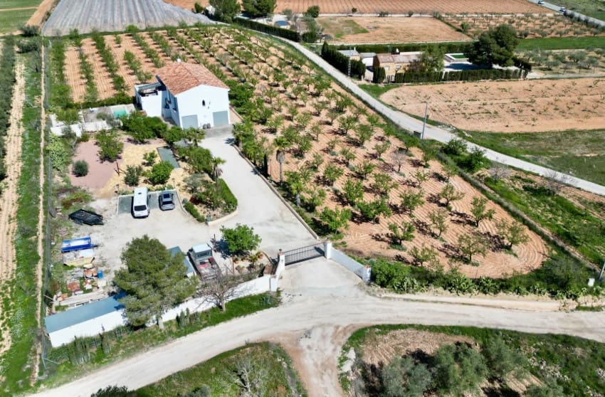 Chalet de 7 habitaciones en Hondón de las Nieves en venta con piscina - 725.000 € (Ref: 9700282)