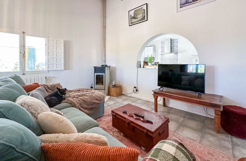 5 bedroom Villa for sale in Sax with pool garage - € 484,950 (Ref: 9700285)