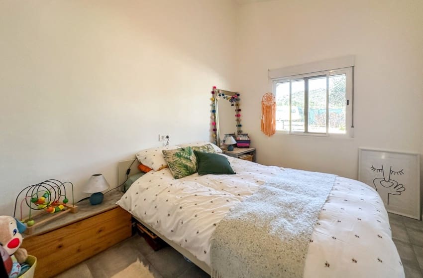 5 bedroom Villa for sale in Sax with pool garage - € 484,950 (Ref: 9700285)