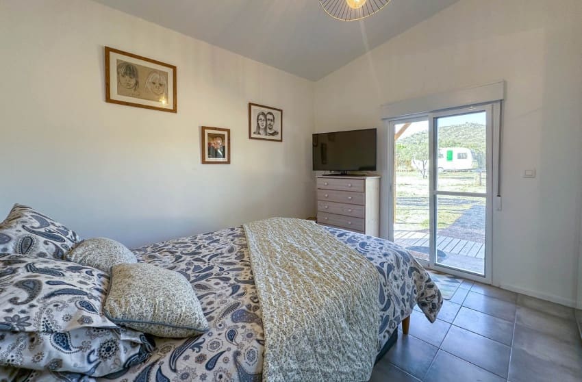 5 bedroom Villa for sale in Sax with pool garage - € 484,950 (Ref: 9700285)