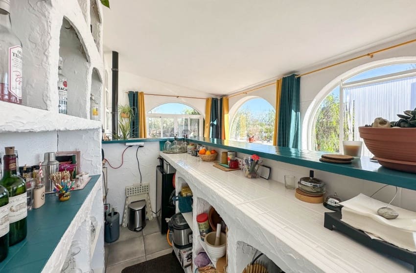 5 bedroom Villa for sale in Sax with pool garage - € 484,950 (Ref: 9700285)