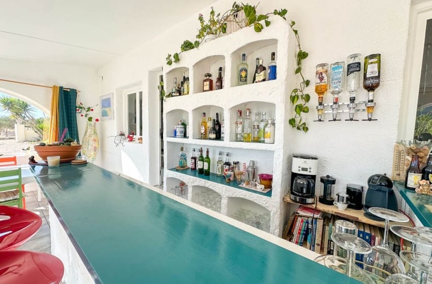 5 bedroom Villa for sale in Sax with pool garage - € 484,950 (Ref: 9700285)