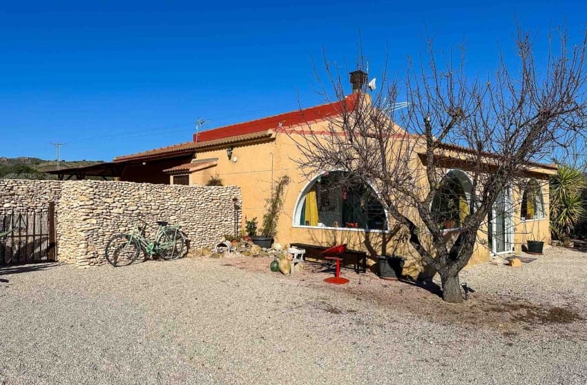 5 bedroom Villa for sale in Sax with pool garage - € 484,950 (Ref: 9700285)