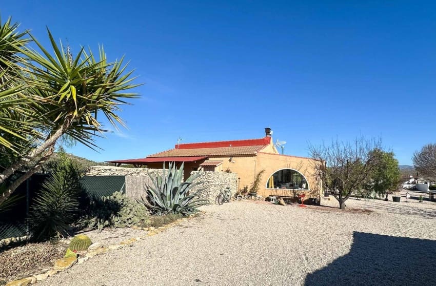 5 bedroom Villa for sale in Sax with pool garage - € 484,950 (Ref: 9700285)