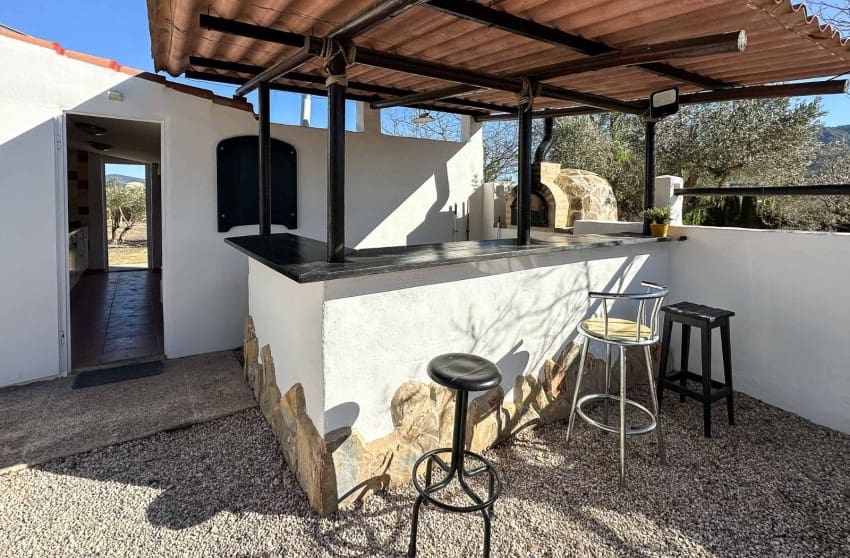 5 bedroom Villa for sale in Sax with pool garage - € 484,950 (Ref: 9700285)