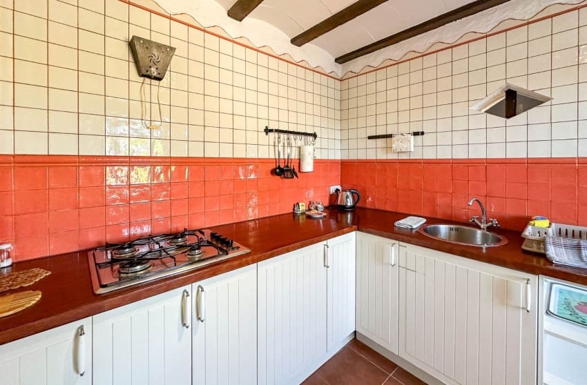 5 bedroom Villa for sale in Sax with pool garage - € 484,950 (Ref: 9700285)