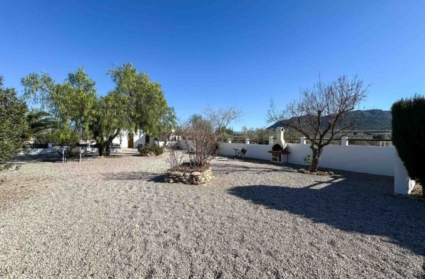 5 bedroom Villa for sale in Sax with pool garage - € 484,950 (Ref: 9700285)