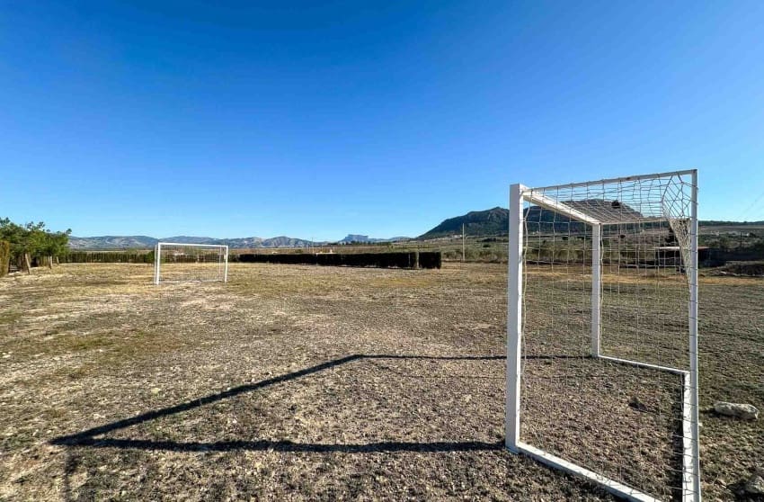 5 bedroom Villa for sale in Sax with pool garage - € 484,950 (Ref: 9700285)