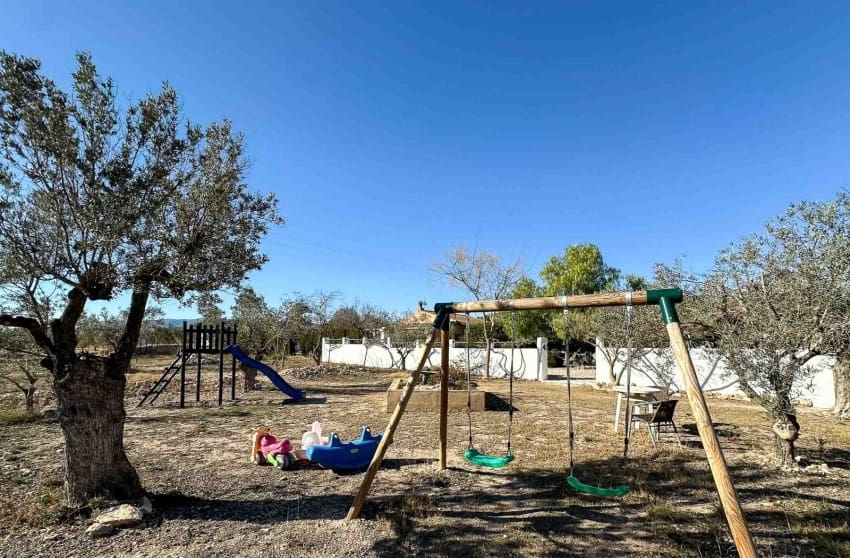 5 bedroom Villa for sale in Sax with pool garage - € 484,950 (Ref: 9700285)