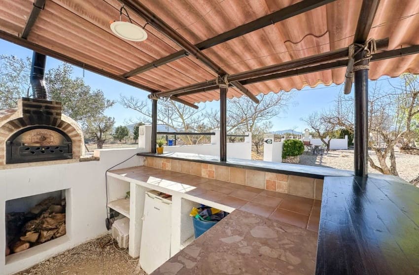 5 bedroom Villa for sale in Sax with pool garage - € 484,950 (Ref: 9700285)