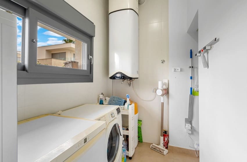 3 makuuhuone Huvila myytävänä paikassa Orihuela Costa mukana uima-altaan - 479 000 € (Ref: 9700288)