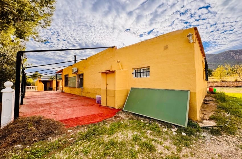 3 bedroom Villa for sale in Monovar / Monover with pool - € 185,000 (Ref: 9700290)