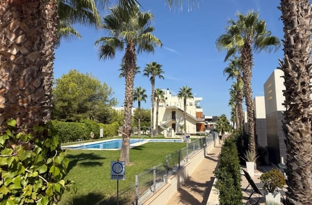 Apartamento de 2 habitaciones en Villamartin, Orihuela en venta con piscina - 215.000 € (Ref: 9700296)