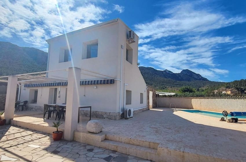 2 soveværelse Villa til salg i La Romana med swimmingpool - € 275.000 (Ref: 9700297)