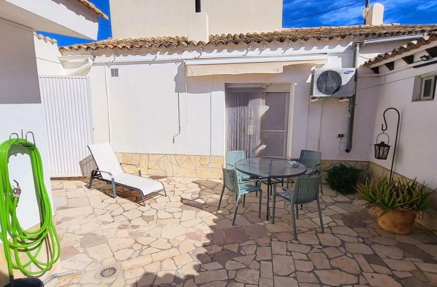 2 soveværelse Villa til salg i La Romana med swimmingpool - € 275.000 (Ref: 9700297)