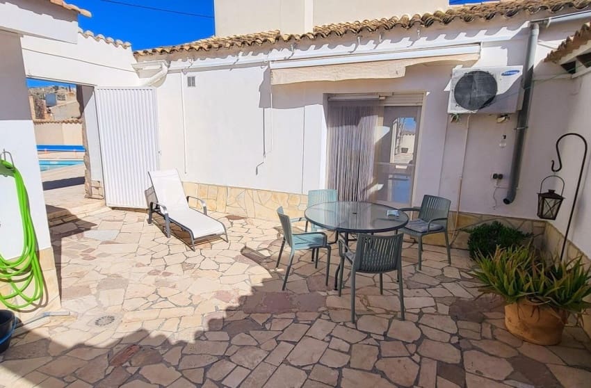 2 soveværelse Villa til salg i La Romana med swimmingpool - € 275.000 (Ref: 9700297)