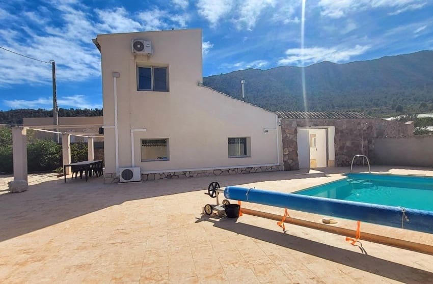 2 soveværelse Villa til salg i La Romana med swimmingpool - € 275.000 (Ref: 9700297)