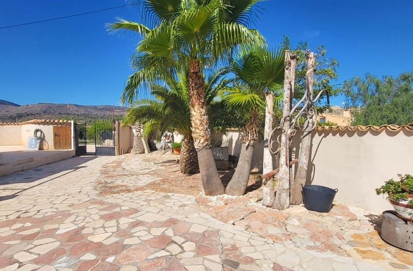 2 soveværelse Villa til salg i La Romana med swimmingpool - € 275.000 (Ref: 9700297)