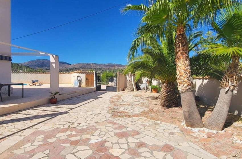 2 soveværelse Villa til salg i La Romana med swimmingpool - € 275.000 (Ref: 9700297)