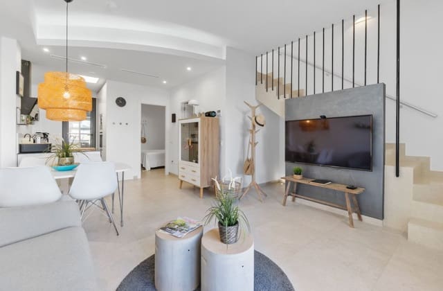 Casa de 3 habitaciones en Villamartin, Orihuela en venta con piscina - 325.000 € (Ref: 9709176)