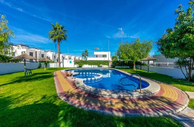 Casa de 3 habitaciones en Villamartin, Orihuela en venta con piscina - 325.000 € (Ref: 9709176)