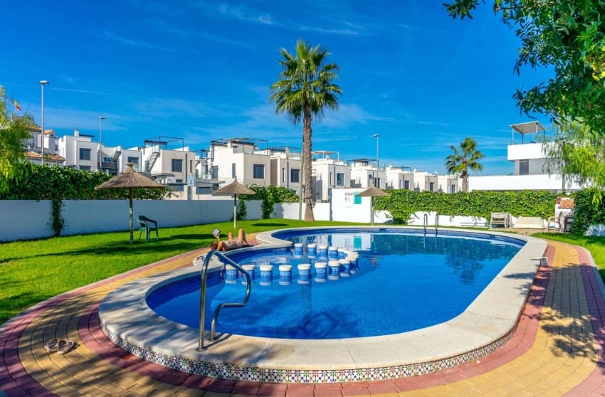 3 sypialnia Dom na sprzedaż w Villamartin z basenem - 325 000 € (Ref: 9709176)