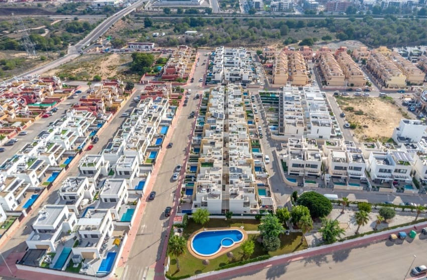 3 sypialnia Dom na sprzedaż w Villamartin z basenem - 325 000 € (Ref: 9709176)