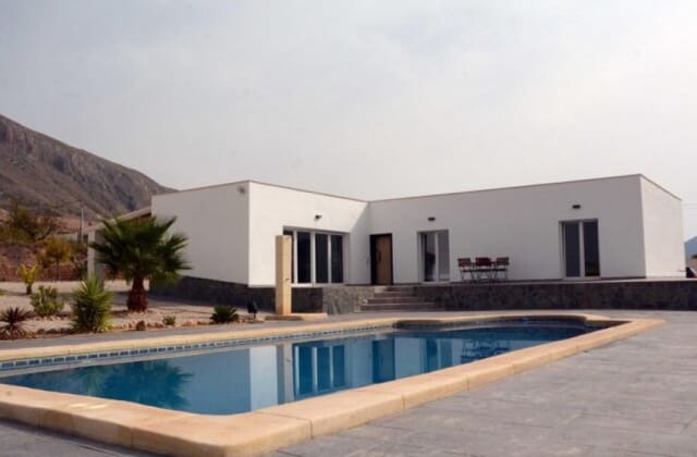 Chalet de 3 habitaciones en Macisvenda, Abanilla en venta con piscina - 355.000 € (Ref: 9740592)