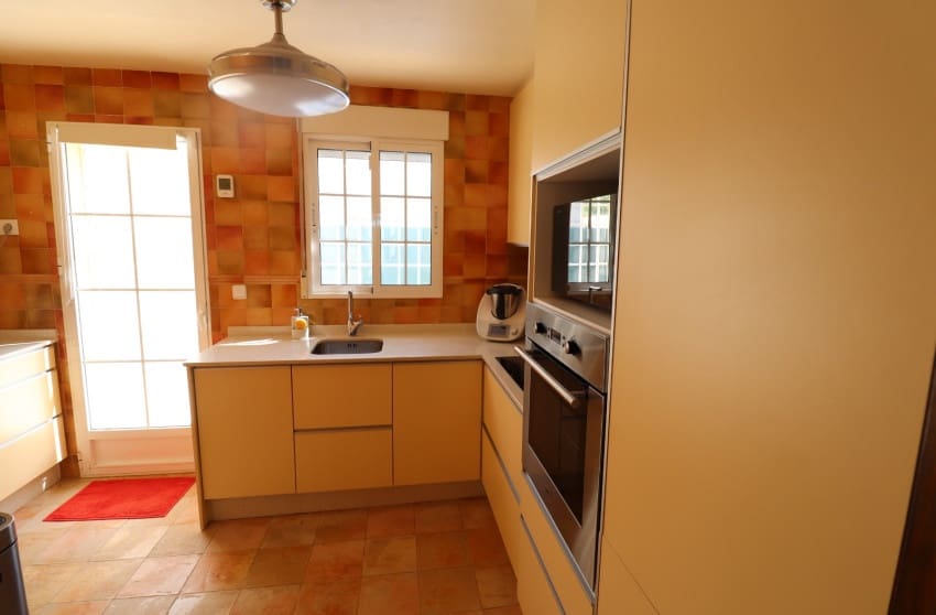 3 bedroom Villa for sale in Fortuna with pool garage - € 269,500 (Ref: 9747281)