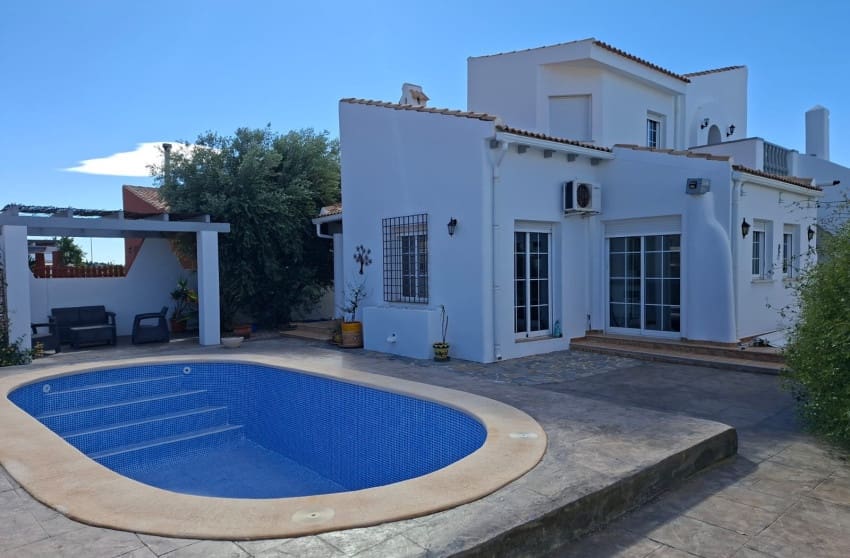 5 quarto Moradia para venda em Fortuna com piscina - 269 500 € (Ref: 9788083)