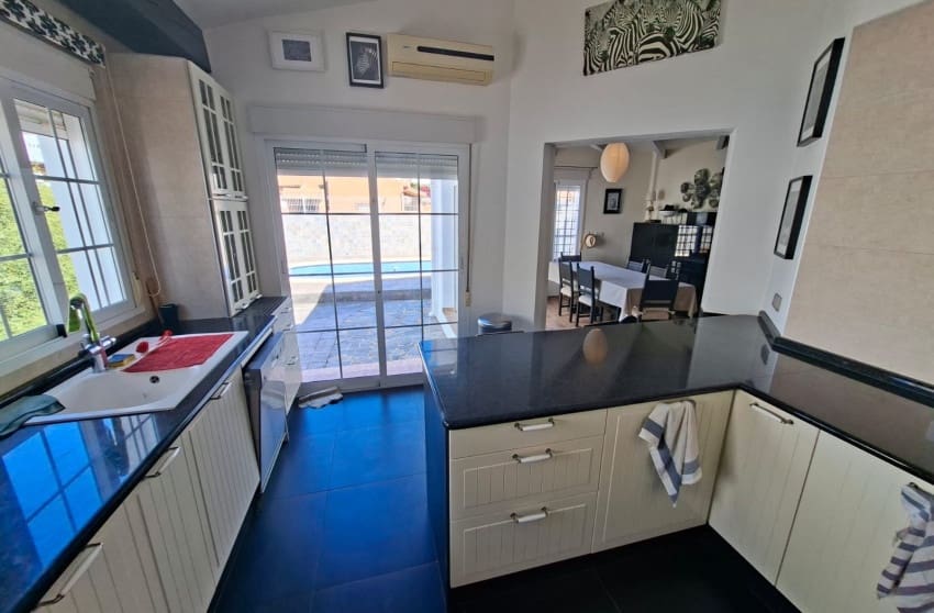 5 quarto Moradia para venda em Fortuna com piscina - 269 500 € (Ref: 9788083)