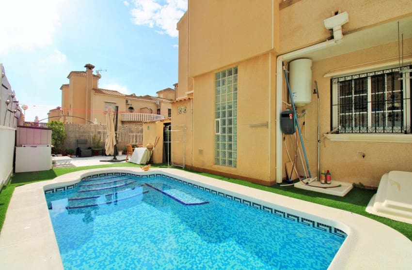 2 Zimmer Haus zu verkaufen in Villamartin mit Pool - 279.900 € (Ref: 9813624)