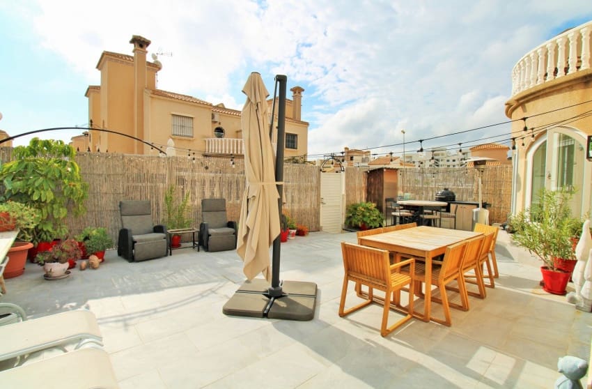 2 Zimmer Haus zu verkaufen in Villamartin mit Pool - 279.900 € (Ref: 9813624)